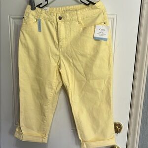 Croft & Barrow Yellow Casual Capri Pants